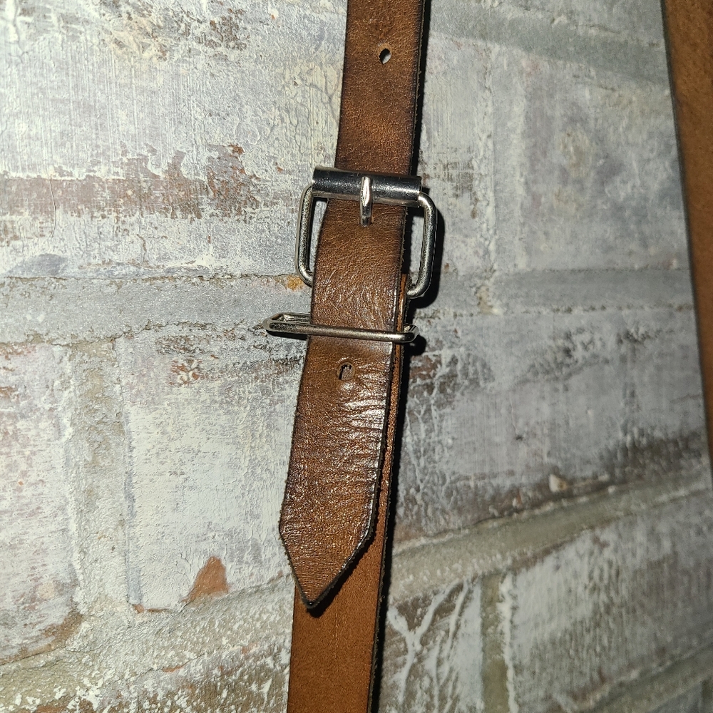 Hand-Tooled Brown Leather Crossbody Bag with Aztec Medallion - Picture 3 of 12